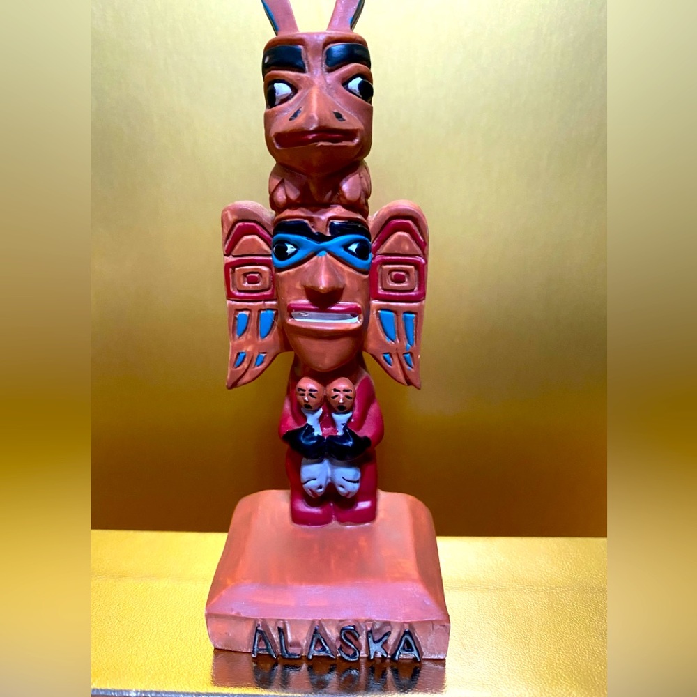 NATIVE AMERICAN VINTAGE TOTEM POLE ALASKA SOUVENIR RESIN 5”
